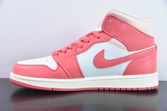 Tênis Jordan 1 Mid Strawberries and Cream na internet