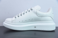 Tênis Alexander McQueen Oversized White White Croc na internet