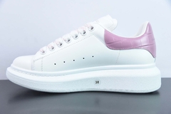 Tênis Alexander McQueen Oversized White Pink Croc na internet