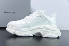 Tênis Balenciaga Triple S Triple White na internet