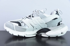 Tênis Balenciaga Track Sneaker na internet