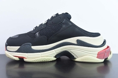 Tênis Balenciaga Triple S na internet