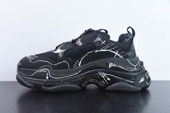 Tênis Balenciaga Triple S na internet