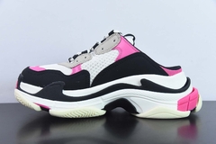 Tênis Balenciaga Triple S na internet