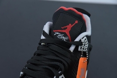 Tênis Jordan 4 Retro Bred na internet