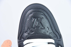 Tênis Louis Vuitton Trainer Black Embossed Monogram - loja online