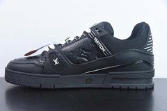 Tênis Louis Vuitton Trainer Black Embossed Monogram na internet