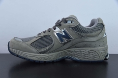 Tênis New Balance 2002R Light Grey na internet