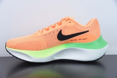 Tênis Nike Zoom Fly 5 Total Orange Ghost Green na internet