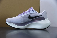 Tênis Nike Zoom Fly 5 'Barely Grape' na internet