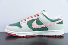 Tênis Nike Dunk Low SE All Petals United Fir Green na internet