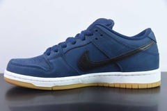 Tênis Nike SB Dunk Low Navy Black Gum na internet