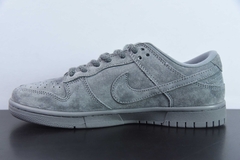 Tênis Nike SB Dunk Low Supreme na internet