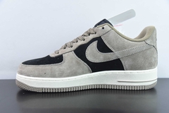 Tênis Nike Air Force 1 Low AKIRA na internet