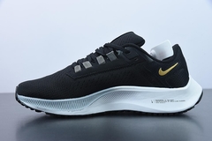 Tênis Nike Air Zoom Pegasus 38 Black Metallic Gold Coin na internet