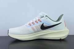 Tênis Nike Air Zoom Pegasus 39 Next Nature GS White Black na internet