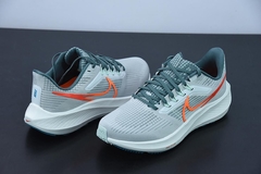 Imagem do Tênis Nike Air Zoom Pegasus 39 Pure Platinum Total Orange