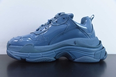 Tênis Balenciaga Triple S na internet