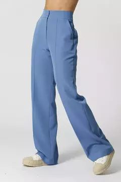 CALÇA PANTALONA COM VINCO na internet