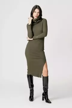 VESTIDO COM GOLA REMOVÍVEL na internet