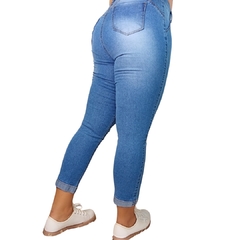 Calça Jeans Feminina Modelo Capri na internet