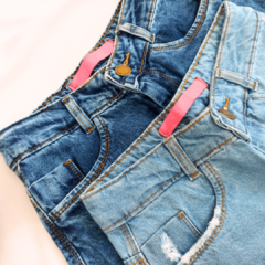 Calça Jeans Cintura Alta Modelo Mom Lavagem Escura - loja online