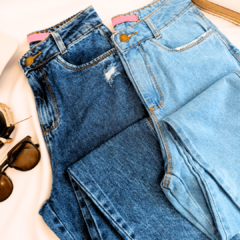 Calça Jeans Cintura Alta Modelo Mom Lavagem Escura - comprar online