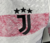 Camisa Reserva Juventus, Temporada 2023/24, Masculina, Estilo Alpino, Branco, Rosa, Picos Glaciais, Alpes Italianos, Adidas, Jeep, Escudo da Juventus, jogador, gola ,arredondada, masculina, 6 png.