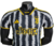 camisa - juventus- home- 1- preta- branca- amarela- jogador- masculina- escudo - emborrachado- jeep- adidas - 23/24/- listrada- 3 png . 