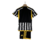 kit- infantil- juventus- home- 1 - criança- preta - branca- amarela- listrada- conjunto- adidas- escudo- bordado- gola- v- 2 png.