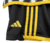 kit- infantil- juventus- home- 1 - criança- preta - branca- amarela- listrada- conjunto- adidas- escudo- bordado- gola- v- 9 png.