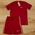 Conjunto masculino Nike Dry-Fit na cor vermelha, composto por camiseta e short, com logo Nike em destaque.