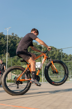 BICICLETA CÂMBIO SHIMANO FAT BIKE 21 MARCHAS ARO 26 PNEU LARGO MOUNTAIN BIKE JAGUAR Z-RADER - LARANJA METALIZADA - Z RADER BIKES