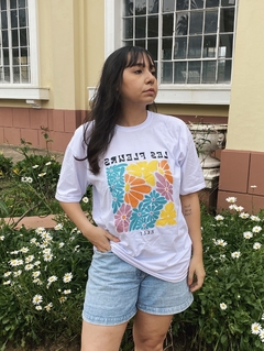 Camiseta Les Fleurs Branca Em Algodão Com Manga Curta