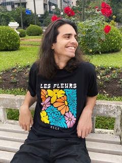 Camiseta Les Fleurs Preta Em Algodão Com Manga Curta