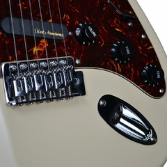 Guitarra EWA Stratocaster Standard Line EWR200 VWH na internet