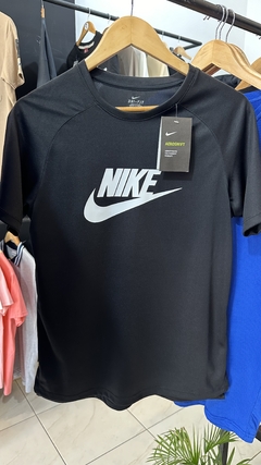 Remera entrenamiento nike