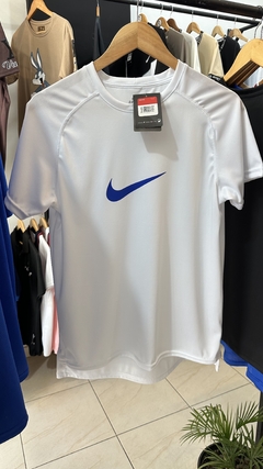 Remera entrenamiento nike