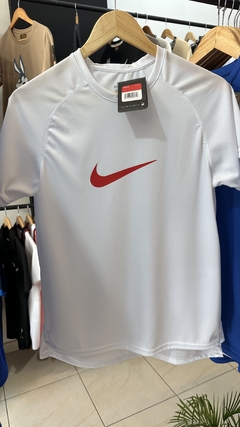 Remera entrenamiento nike