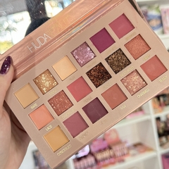 Paleta de Sombras Nude - Huda Rep