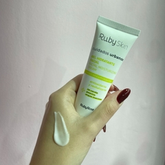 Gel hidratante facial de Ruby Skin en internet