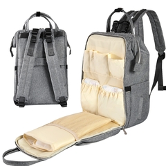 Elegance: Bolsa para gestante, elegante útil e muito funcional. Compartimentos separados para fraldas lenços e mamadeiras excelente para viagens.