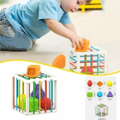 Cubo Mágico. Brinquedos para o bebê, divertido e didático, de 6 a 12 meses, ajuda no desenvolvimento da coordenação motora criança.