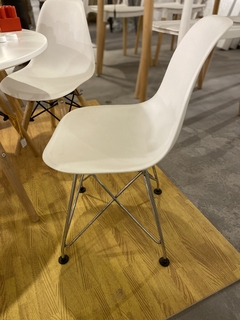 silla eames cromada junior