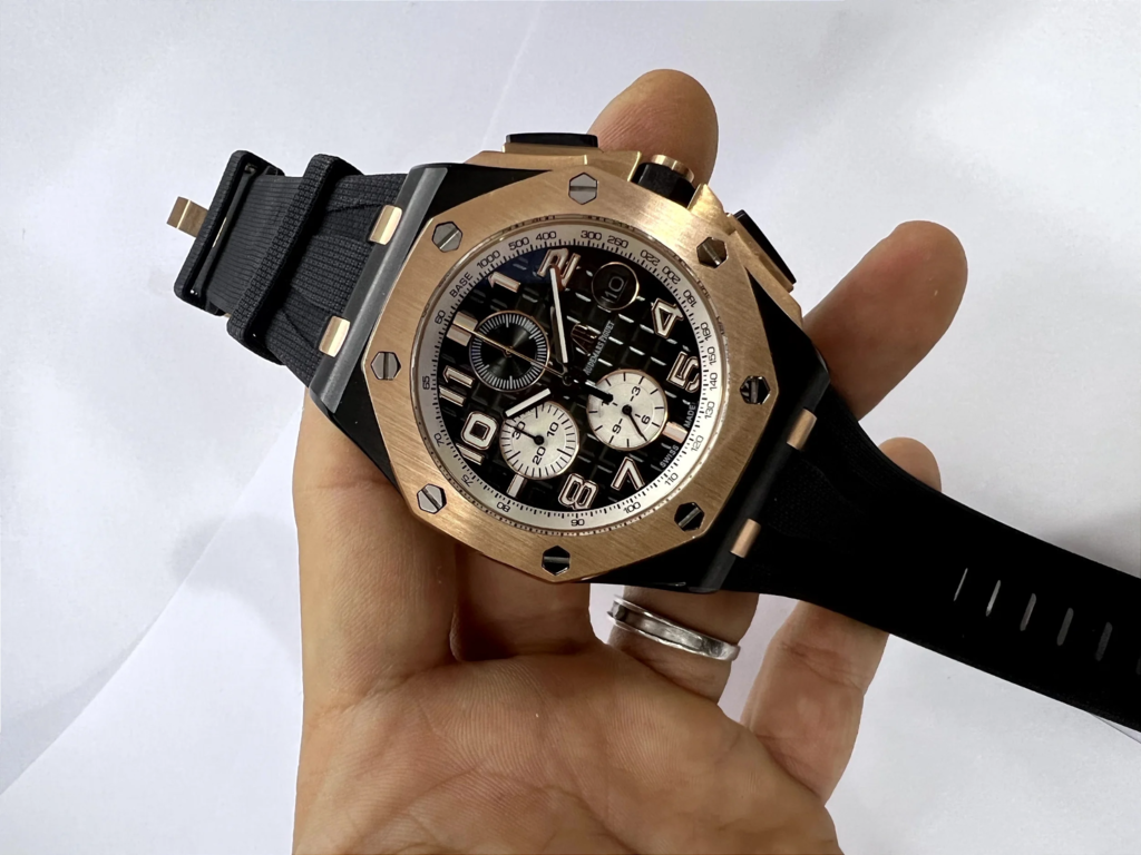 Audemars Piguet Preto e Dourado cara do relogio