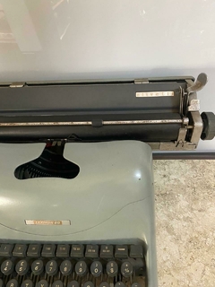 MÁQUINA DE ESCREVER OLIVETTI - comprar online