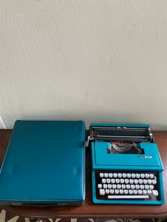 MÁQUINA DE ESCREVER OLIVETTI DORA na internet