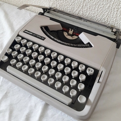 MÁQUINA DE ESCREVER OLIVETTI LETTERA 82 BRANCA - comprar online