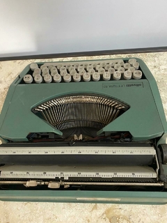 MÁQUINA DE ESCREVER OLIVETTI LETTERA 82 - loja online