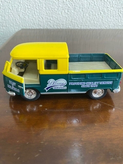 KOMBI MINIATURA PICK UP VERDE E AMARELA